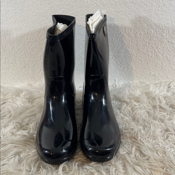 UGG Sienna Rain Boot Waterproof Black High-Gloss Finish Size 11 NEW - Picture 2 of 16